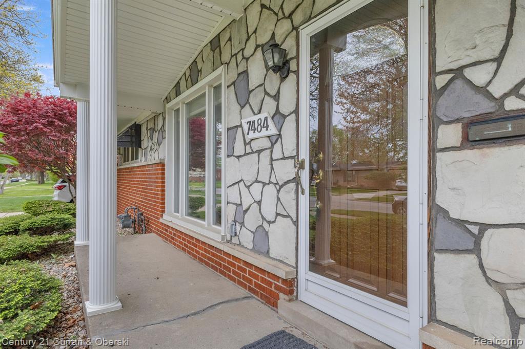 7484 N CHARLESWORTH Street, Dearborn Heights, MI 48127 — Photo 48