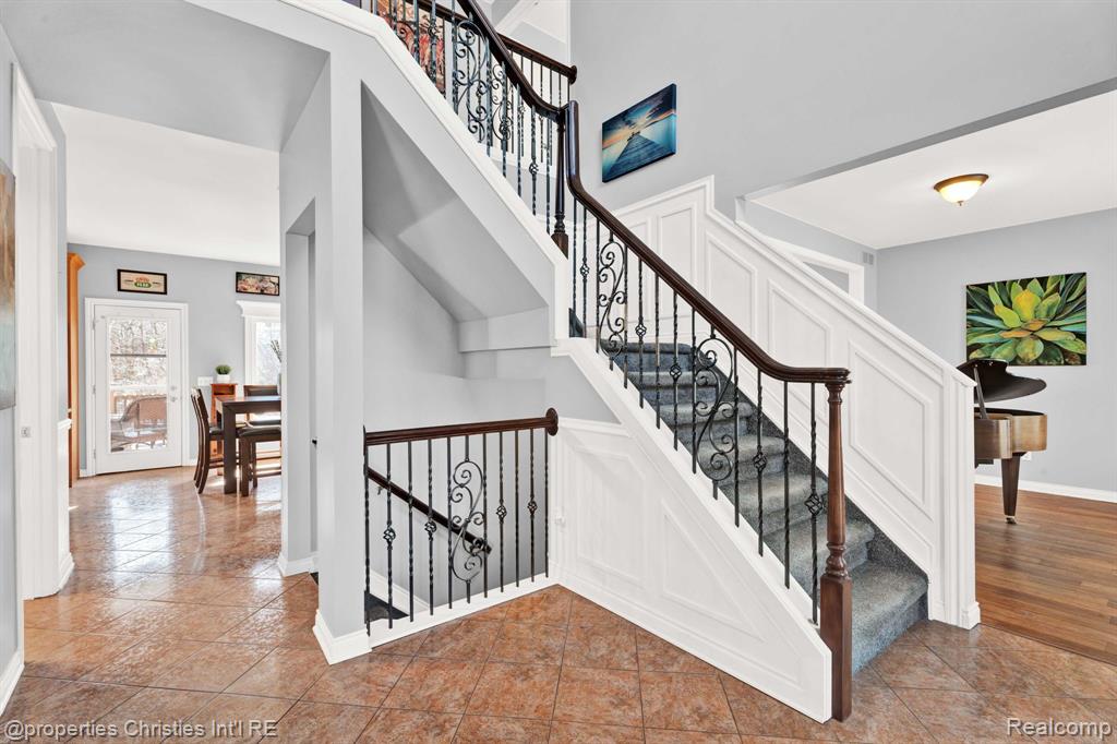 815 AMBERWOOD Street, Auburn Hills, MI 48326 — Photo 3