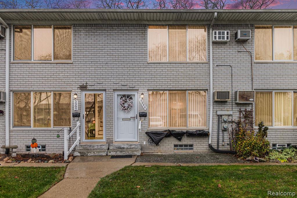 5990 Alan Drive, 21, Brighton, MI 48116 — Photo 2