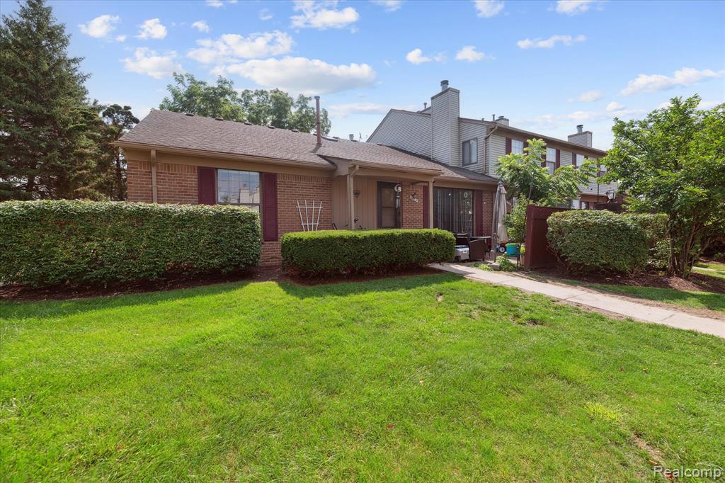 38819 Country Circle, Farmington Hills, MI 48331 — Photo 2