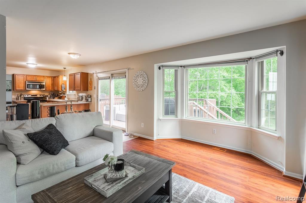 8472 FARM Lane, Ypsilanti, MI 48197 — Photo 18