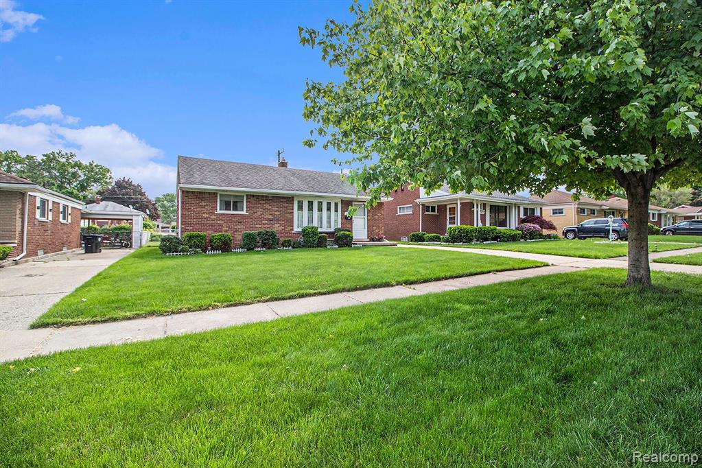 9592 SARASOTA, Redford, MI 48239 — Photo 3