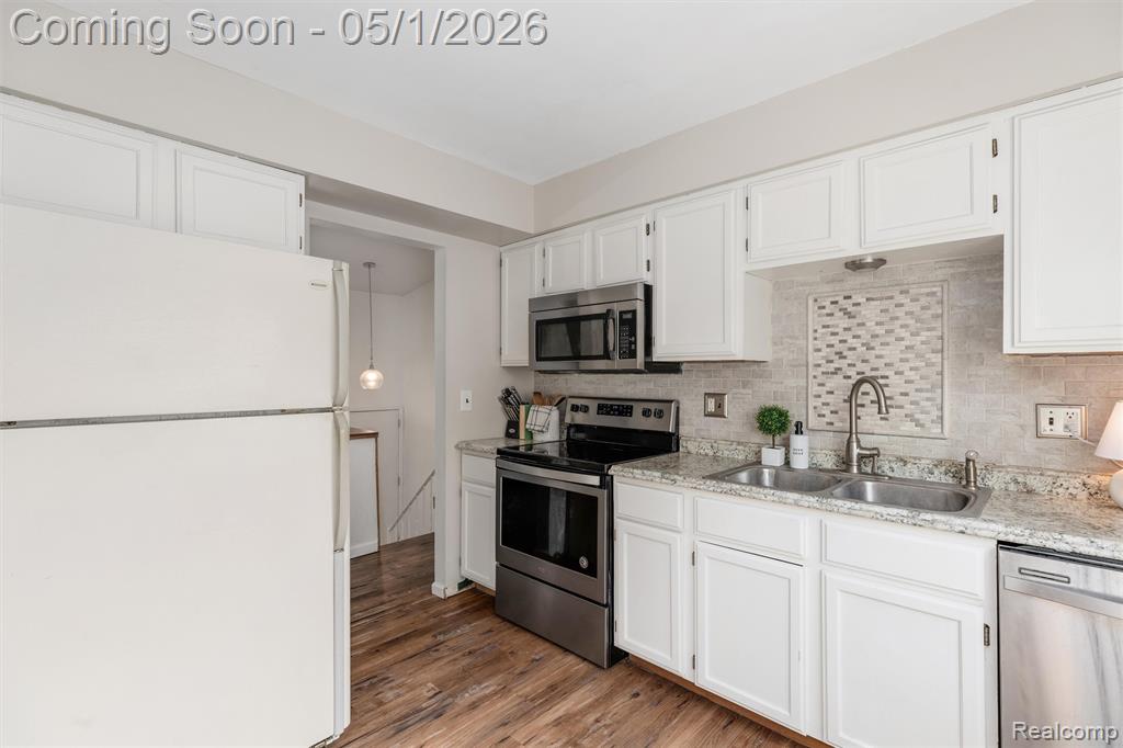 42646 Somerset Drive, Canton, MI 48187 — Photo 12