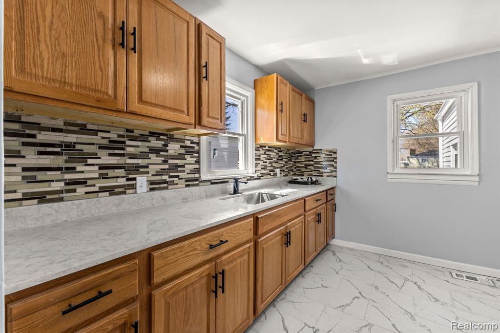 4924 ZIEGLER Street, Dearborn Heights, MI 48125 — Photo 8