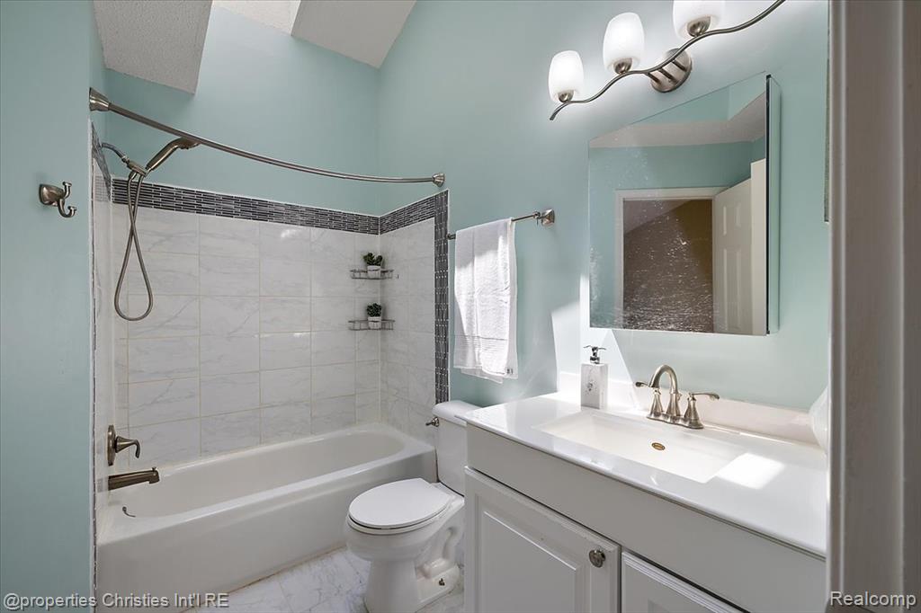 6873 Fox Lane, Waterford, MI 48327 — Photo 36