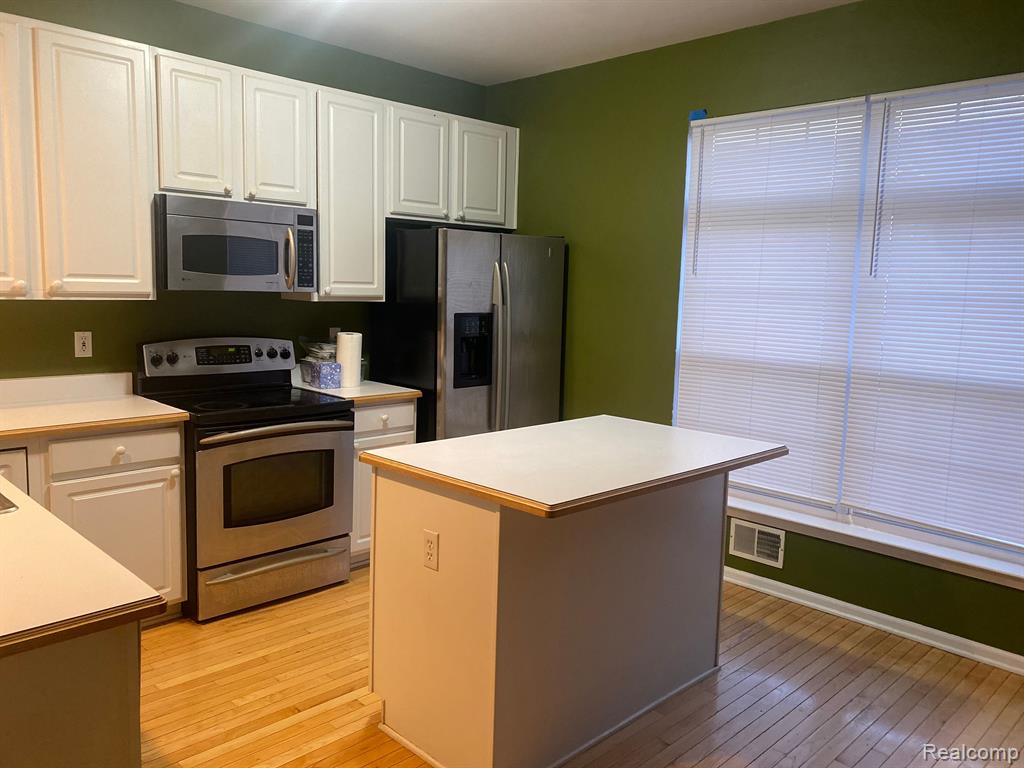 636 CHERRY ORCHARD Road, Canton, MI 48188 — Photo 7