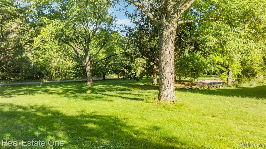 9585 N Eston Road, Clarkston, MI 48348 — Photo 57