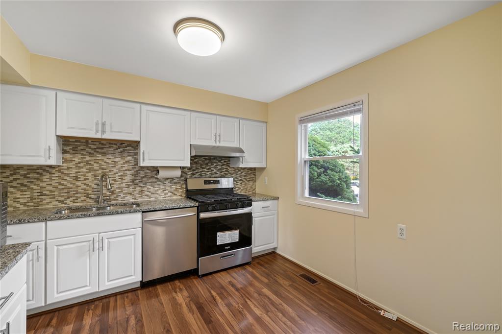 1747 Brentwood Drive, 305, Troy, MI 48098 — Photo 5