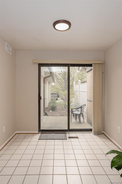 936 Wexford Way, Rochester Hills, MI 48307 — Photo 12