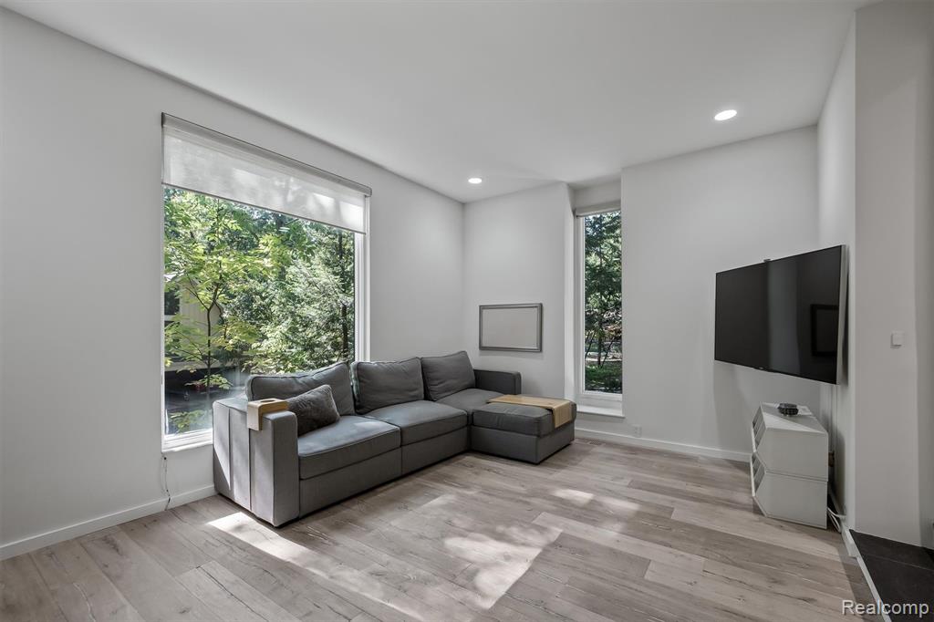 7371 Lindenmere Drive, Bloomfield Hills, MI 48301 — Photo 12