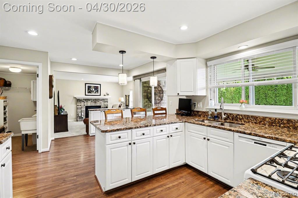 6883 Essex Court, Waterford, MI 48327 — Photo 7