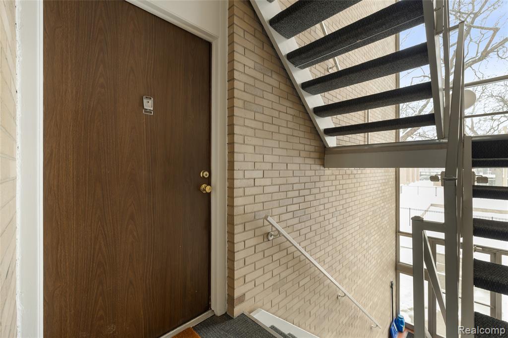 4909 Crooks Road, D6, Royal Oak, MI 48073 — Photo 2