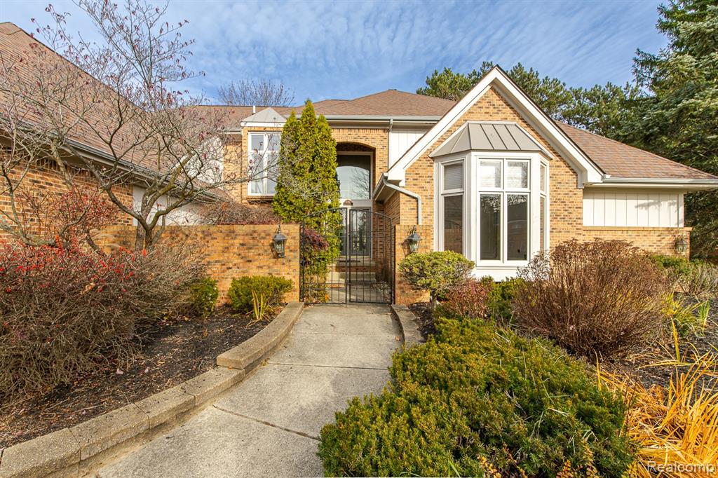 6351 Cherry Tree Court, Rochester Hills, MI 48306 — Photo 3