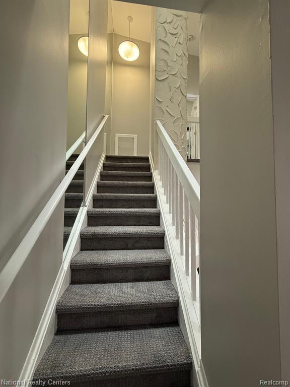 38959 COUNTRY Circle, Farmington Hills, MI 48331 — Photo 12