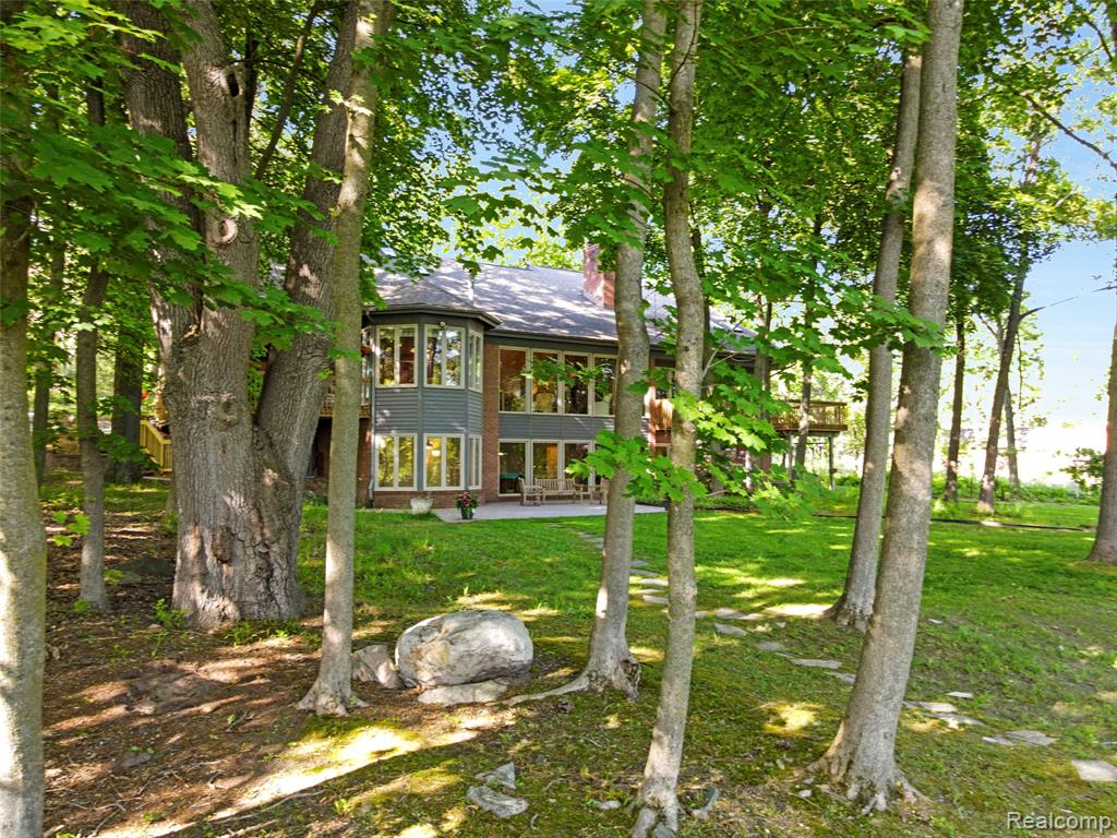 2323 Addaleen Road, Highland, MI — Photo 10