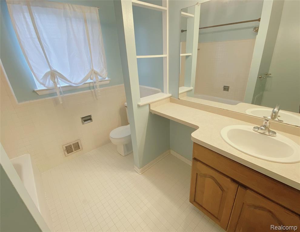 407 Fox Hills Drive N, Bloomfield Hills, MI 48304 — Photo 13
