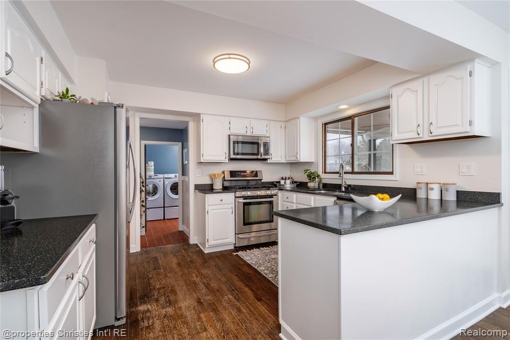 48790 Pinehill Drive, Plymouth, MI 48170 — Photo 17