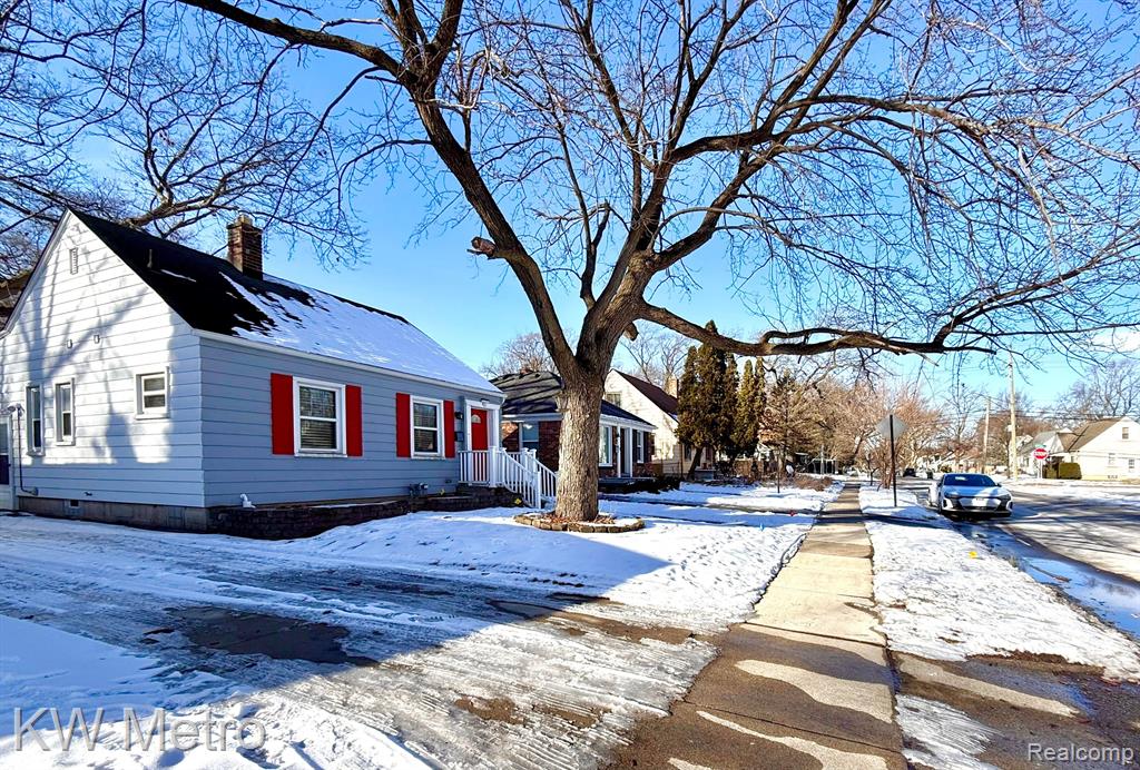 421 GARDENDALE Street, Ferndale, MI 48220 — Photo 2