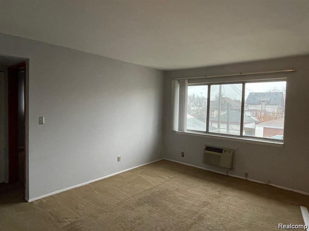 549 Unit 8 Elm Street, Wyandotte, MI 48192 — Photo 6
