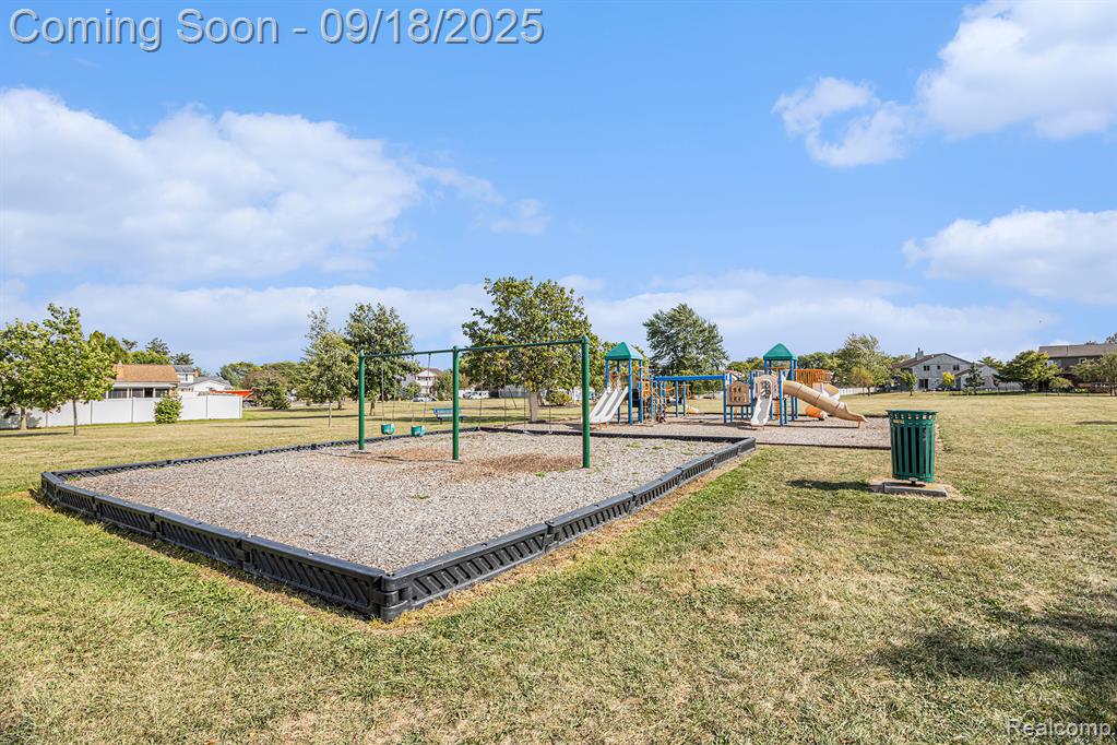 15721 Kristin Lane, Riverview, MI 48193 — Photo 27