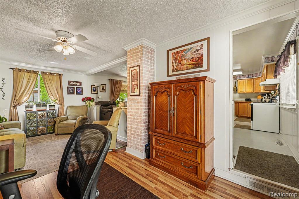 5211 Newberry Street, Wayne, MI 48184 — Photo 9