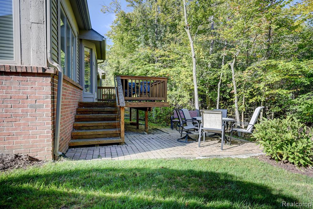 7258 CRACKLING CREEK Circle, West Bloomfield, MI — Photo 34