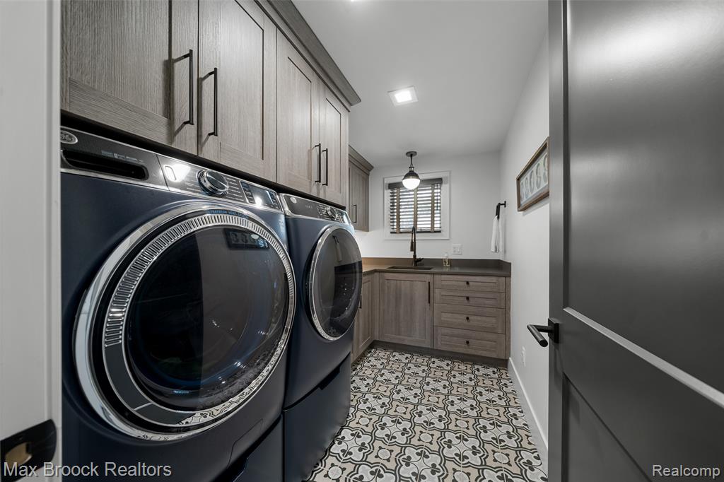6907 W Knollwood Circle, West Bloomfield, MI — Photo 33