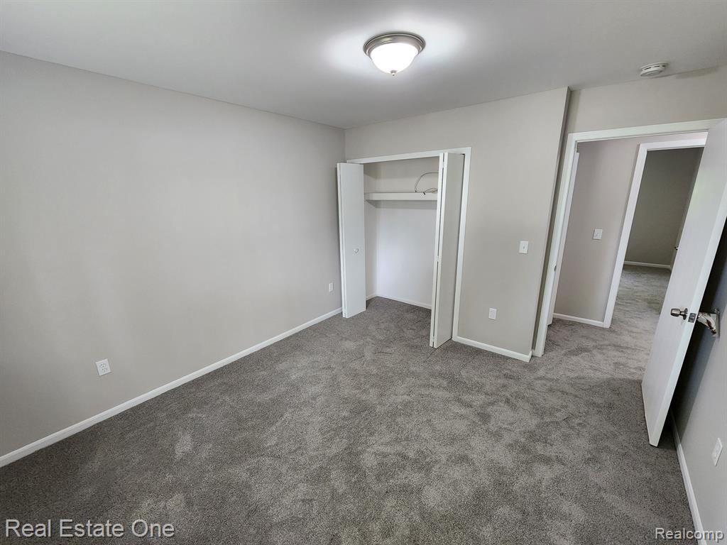 700 W GARDENIA Avenue, Madison Heights, MI 48071 — Photo 23