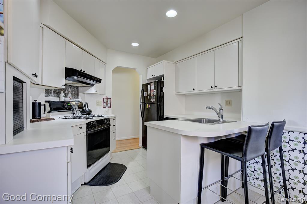 705 BUTTERNUT Avenue, Royal Oak, MI 48073 — Photo 13