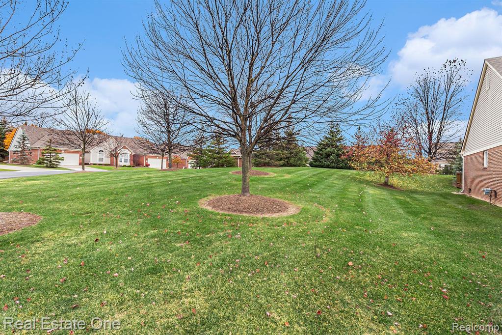 1153 ANDOVER Circle, Commerce Twp, MI 48390 — Photo 29