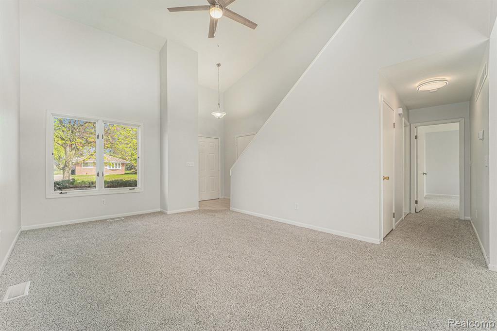 6075 N VERNON Street, Dearborn Heights, MI 48127 — Photo 11