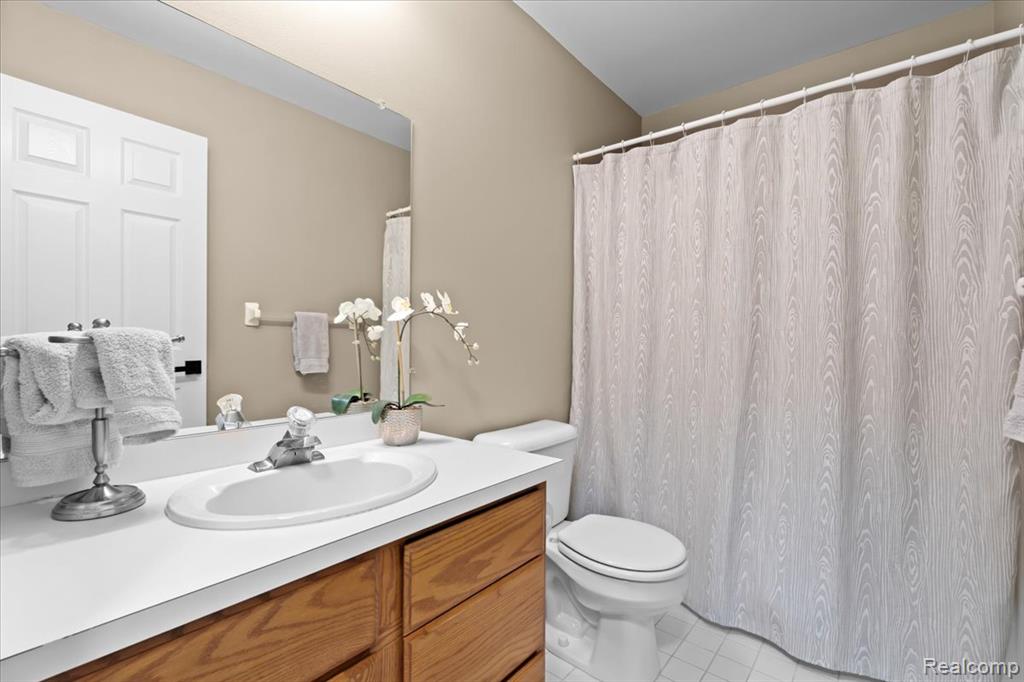 10484 Northvalley Court, Hartland, MI 48353 — Photo 21