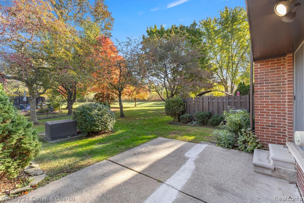 3060 LINDENWOOD Drive, Dearborn, MI 48120 — Photo 42