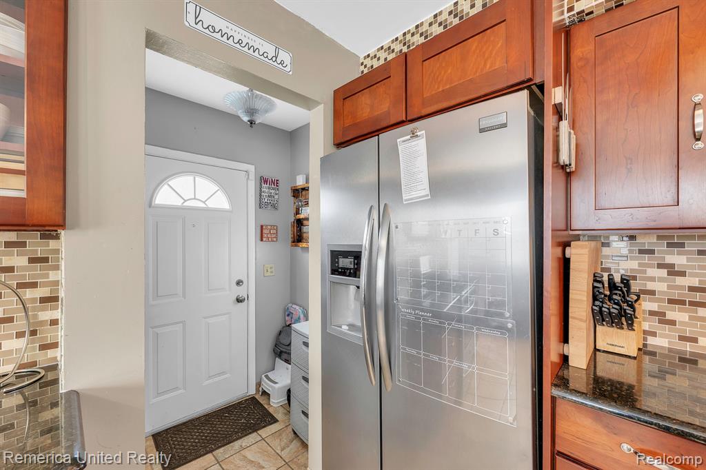 8906 E DEBORAH, Livonia, MI 48150 — Photo 14