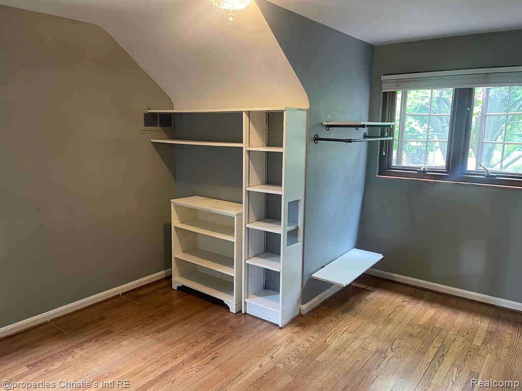532 SAINT CLAIR Street, Grosse Pointe, MI 48230 — Photo 30