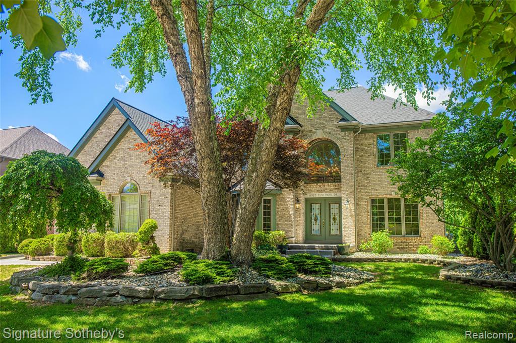 6925 Elm Park Drive, Troy, MI 48098