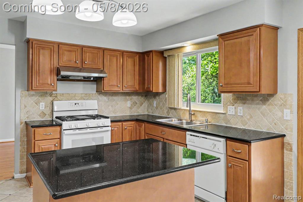 42819 Fairfield Drive, Belleville, MI 48111 — Photo 17