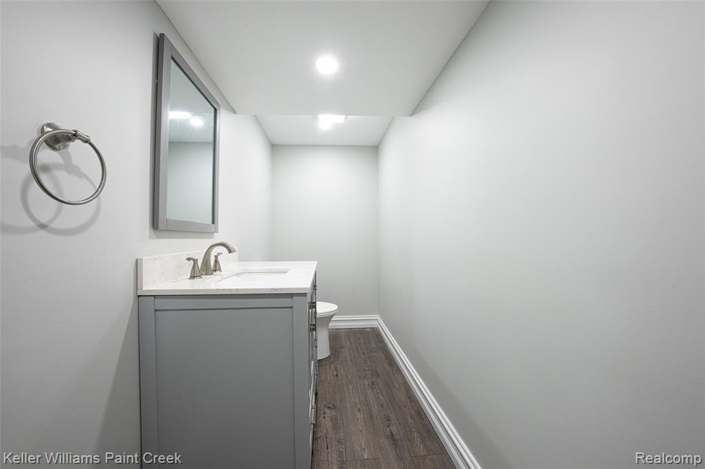 709 Denham Lane, Rochester Hills, MI 48307 — Photo 22