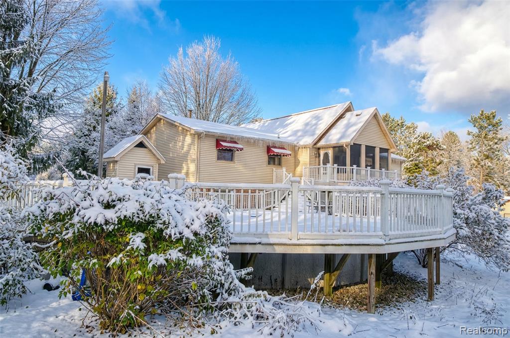 680 S 680 s hacker Road, Brighton, MI 48114 — Photo 2