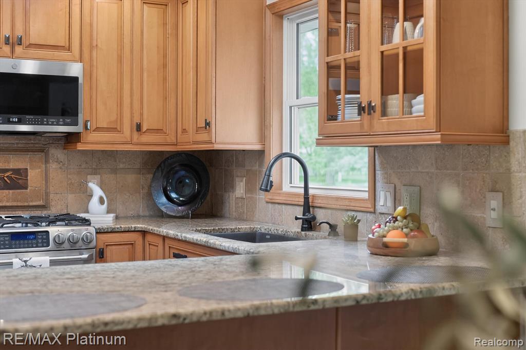 139 Edgemont Drive, Howell, MI 48855 — Photo 17