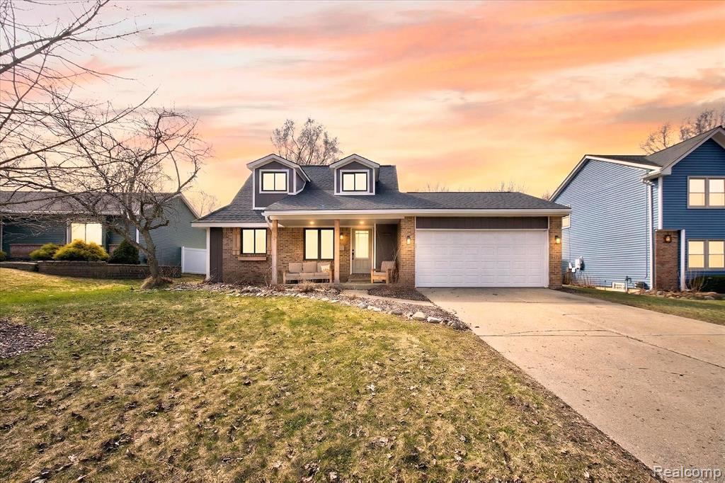 933 Abbey Lane, Milford, MI 48381 — front exterior