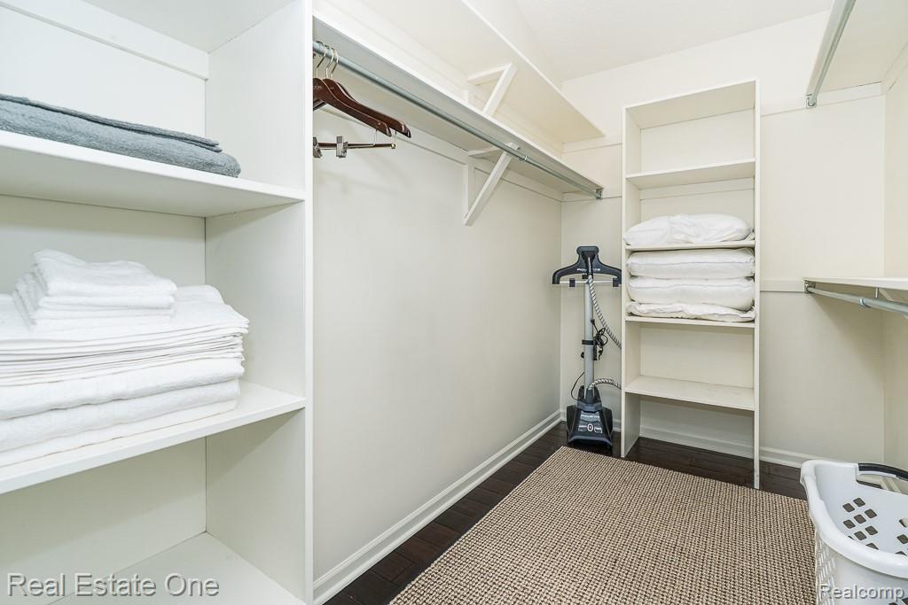 7086 Danbrooke Court, West Bloomfield, MI — Photo 28