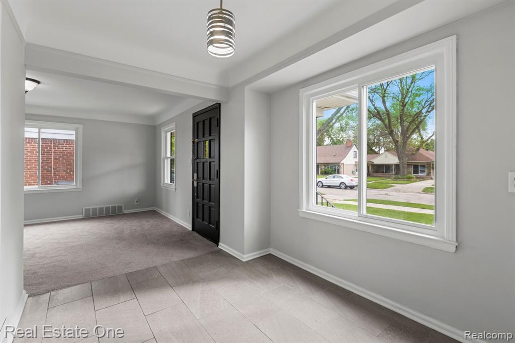 7267 FENTON Street, Dearborn Heights, MI 48127 — Photo 5