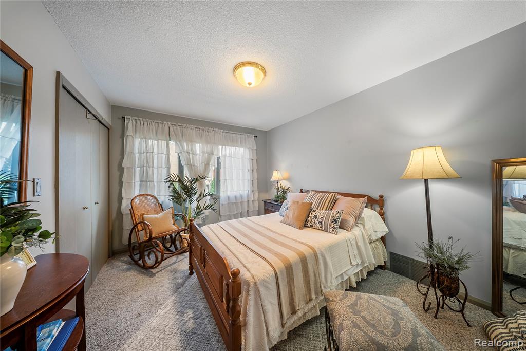 30500 Bayview Drive, Gibraltar, MI — Photo 18