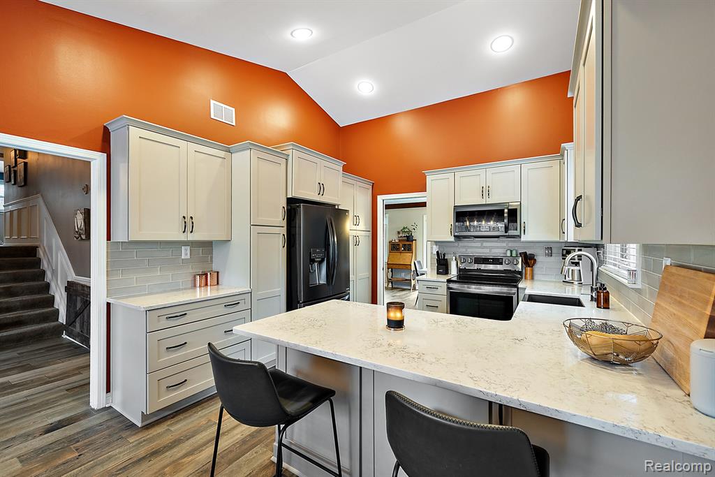 555 Kendry, Bloomfield Hills, MI 48302 — Photo 13