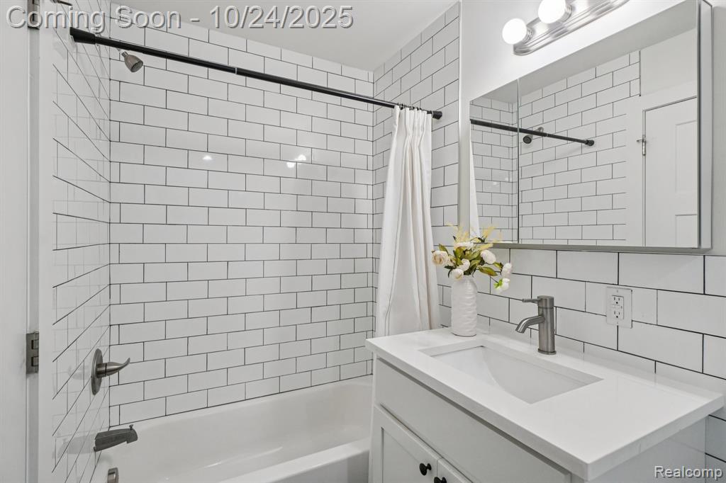 39675 Springwater, Northville, MI 48168 — Photo 27