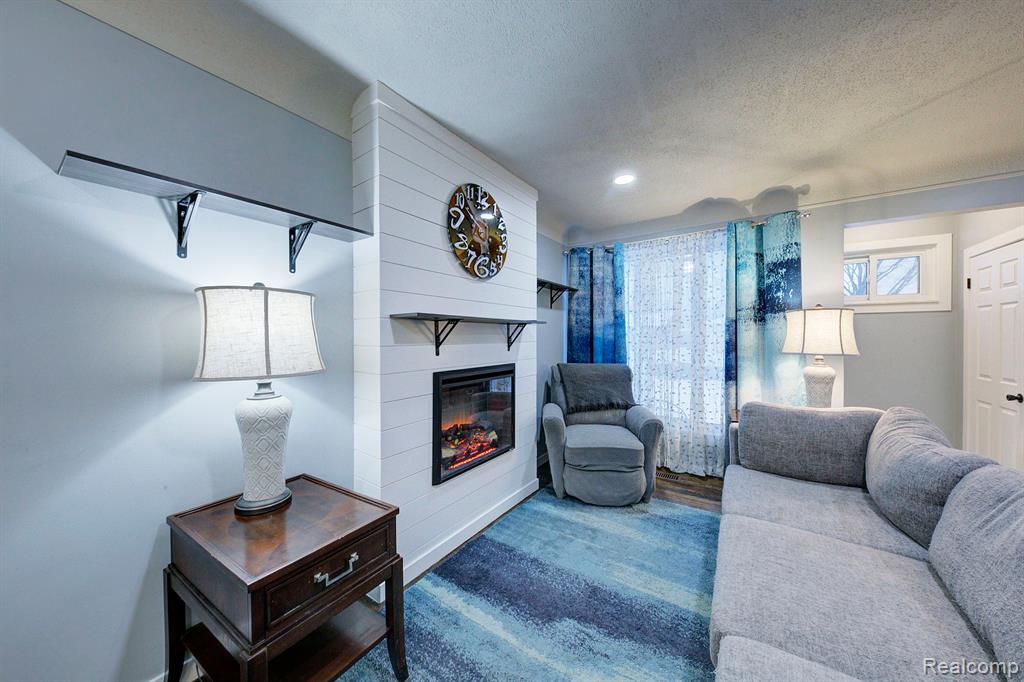 5239 GERALD Street, Warren, MI 48092 — Photo 4