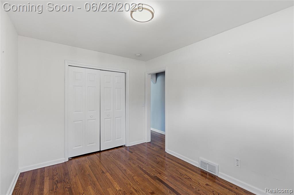 24671 Kenosha Street, Oak Park, MI 48237 — Photo 20