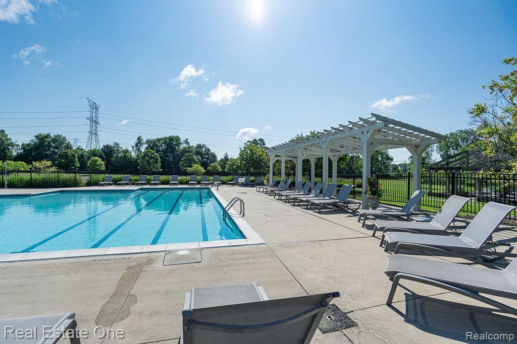 523 WYNSTONE Circle N, Oakland, MI — Photo 53