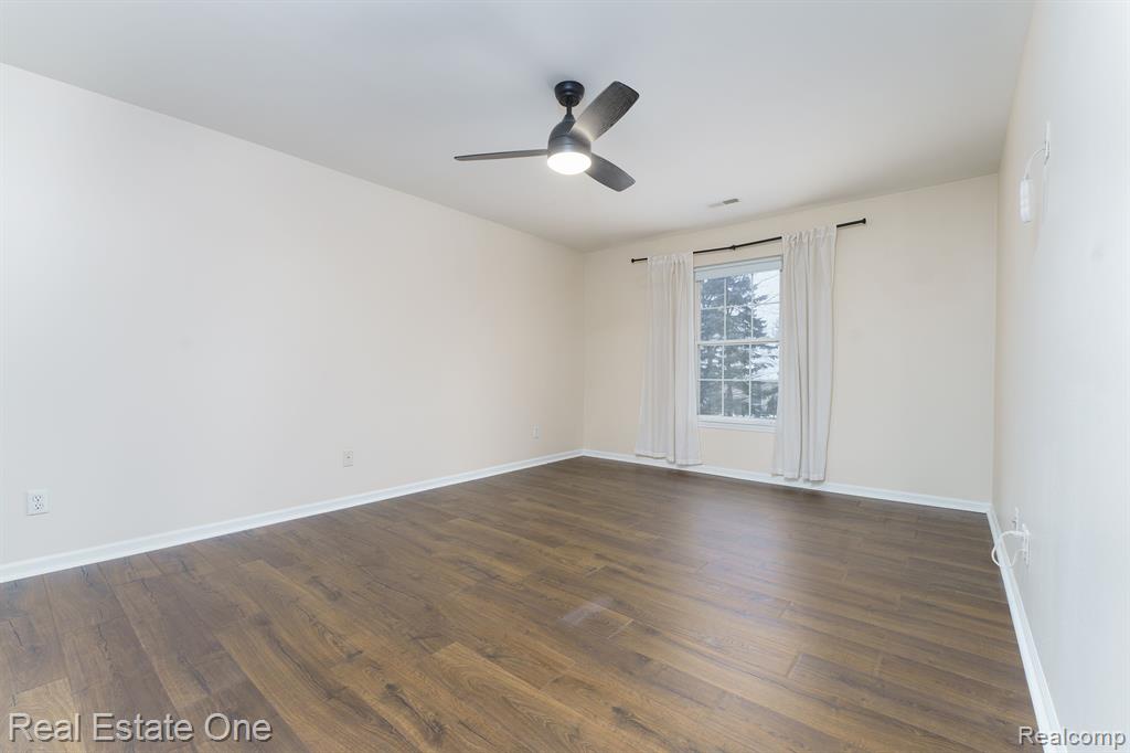 776 AMBERLY Drive, Unit B, Waterford, MI 48328 — Photo 15